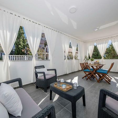 Guest House Mazuth II Banjol Екстериор снимка
